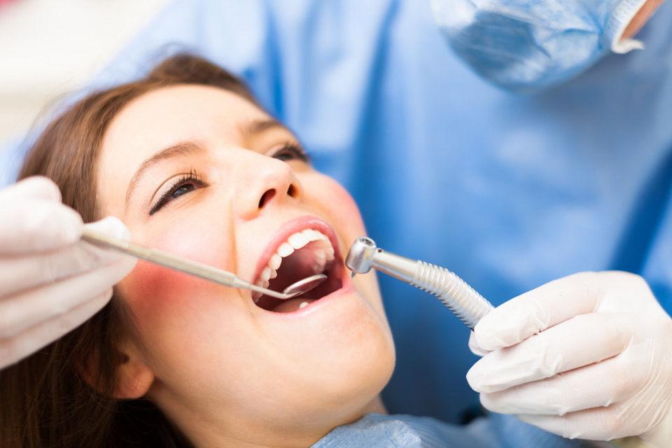 Metody implantacji zębów