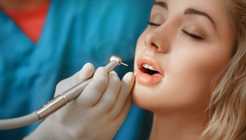 [:ru]Лечение зубов[:en]Dental treatment[:de]Zahnbehandlung[:pl]Leczenie stomatologiczne w Mińsku[:]