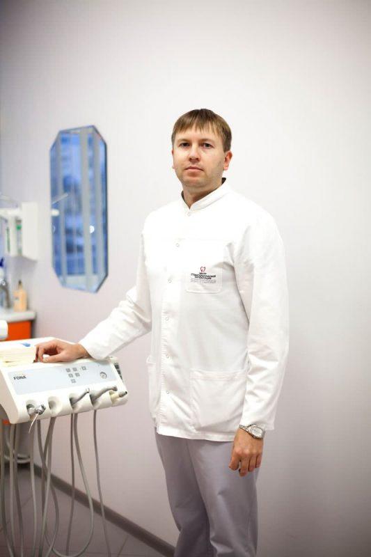 Пажлаков Павел Анатольевич - врач стоматолог
